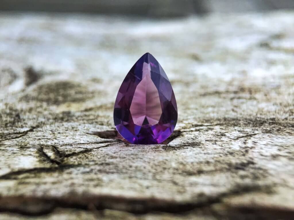 Made in Earth US – Jewelry pieces with natural gemstones